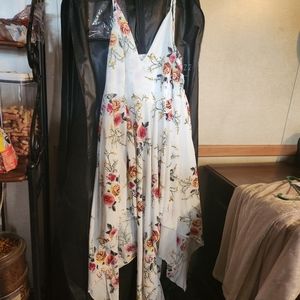 White/w flowers dress